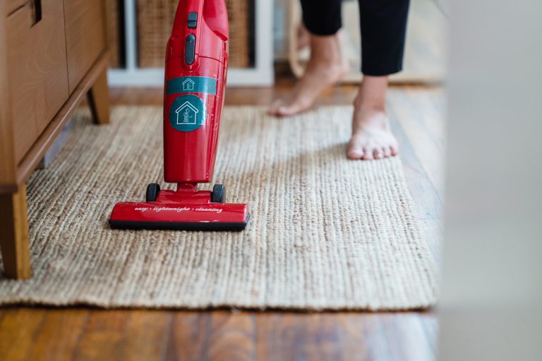 The Benefits of Using a Carpet Cleaner for Your Home